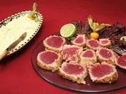 Mariniertes kurzgebratenes Tunfischfilet in Sesamkruste, dazu Avocadocreme - Rezept