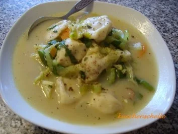Rezept: Gemüsesuppe mit Pelmeni Gemüsesuppe mit Pelmeni - Rezept