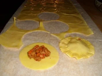 Rezept: Lamm-Ravioli an pikanter Heidelbeersauce Bild Nr. 8 Lamm-Ravioli an pikanter Heidelbeersauce - Rezept - Bild Nr. 8