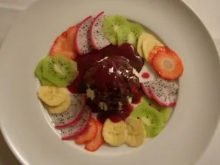 Vanillereis-Vulkan auf Frucht-Carpaccio - Rezept