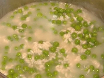 Toskanische Bratwurst mit Erbsen-Risotto - Rezept - Bild Nr. 2