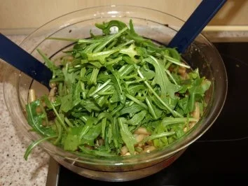 Rezept: Nudelsalat mit Ruccola Bild Nr. 5 Nudelsalat mit Ruccola - Rezept - Bild Nr. 5