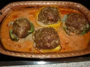 Rezept: Gefüllte Paprika in Tomatensoße Gefüllte Paprika in Tomatensoße - Rezept