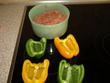 Gefüllte Paprika in Tomatensoße - Rezept - Bild Nr. 4