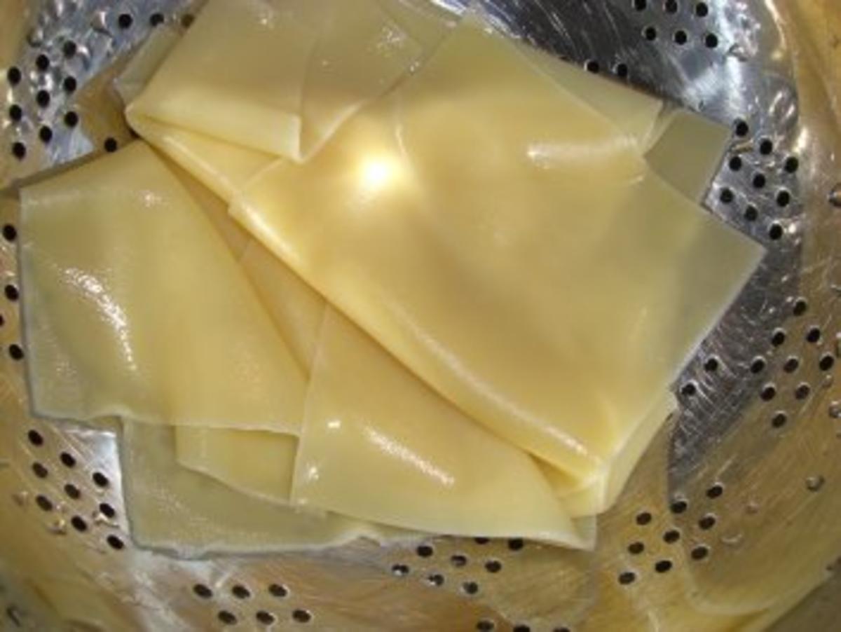 Knusprige Käserollen auf Tomatensauce - Rezept - Bild Nr. 5