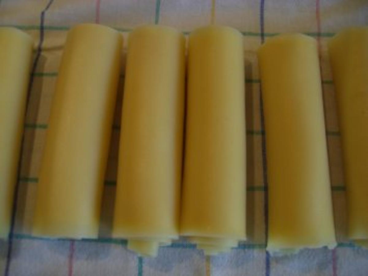 Knusprige Käserollen auf Tomatensauce - einfach - 401 kcal/100g