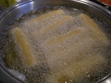 Knusprige Käserollen auf Tomatensauce - Rezept - Bild Nr. 11