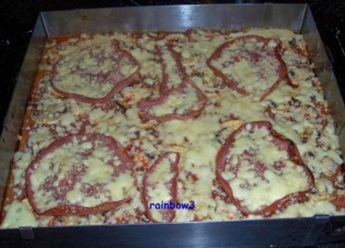 Pizza: Pilze und Kochschinken auf Vollkornteig - Rezept