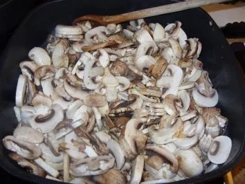 Rezept: D: Schweinefilet mit Schwammerln und Bärlauchspätzle Bild Nr. 3 D: Schweinefilet mit Schwammerln und Bärlauchspätzle - Rezept - Bild Nr. 3