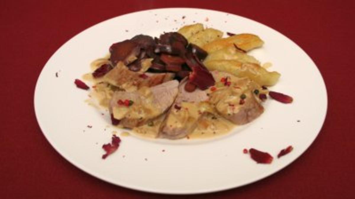 Schweinefilet auf Cognacrahm mit Schupfnudeln und Buttermöhren - Rezept ... Schweinefilet auf Cognacrahm mit Schupfnudeln und Buttermöhren - Rezept ...