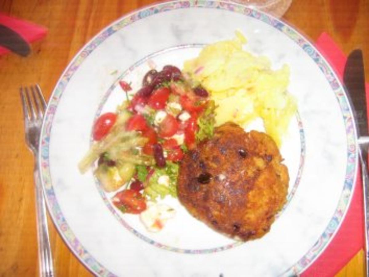 Putenfrikadellen mit Feta, Kartoffelsalat und buntem Frühlingsalat - Rezept - Bild Nr. 4