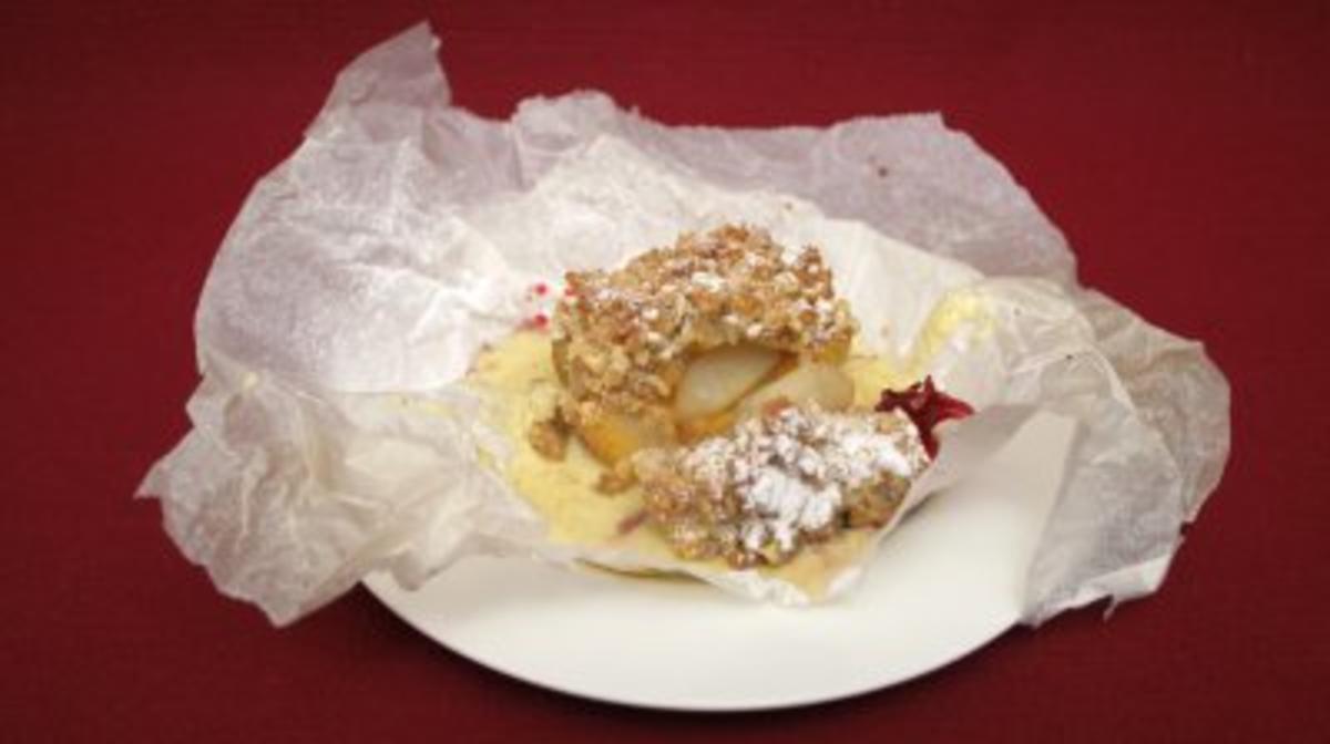 Warmer Birnen-Crumble auf Vanillesoße - Rezept - kochbar.de