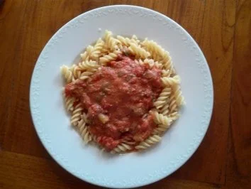 Rezept: HÄHNCHEN-SPIESSE AUF FUSILLI MIT TOMATENSOSSE Bild Nr. 3 HÄHNCHEN-SPIESSE AUF FUSILLI MIT TOMATENSOSSE - Rezept - Bild Nr. 3