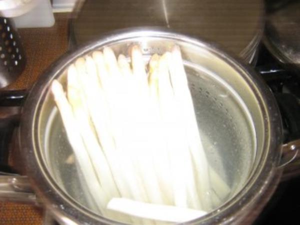 Spargel in Schinken eingerollt mit Sauce Hollandaise und Gouda ...