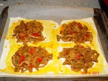 Rezept: Schweinegeschnetzeltes (Gyros-Art) in Blätterteig Bild Nr. 4 Schweinegeschnetzeltes (Gyros-Art) in Blätterteig - Rezept - Bild Nr. 4