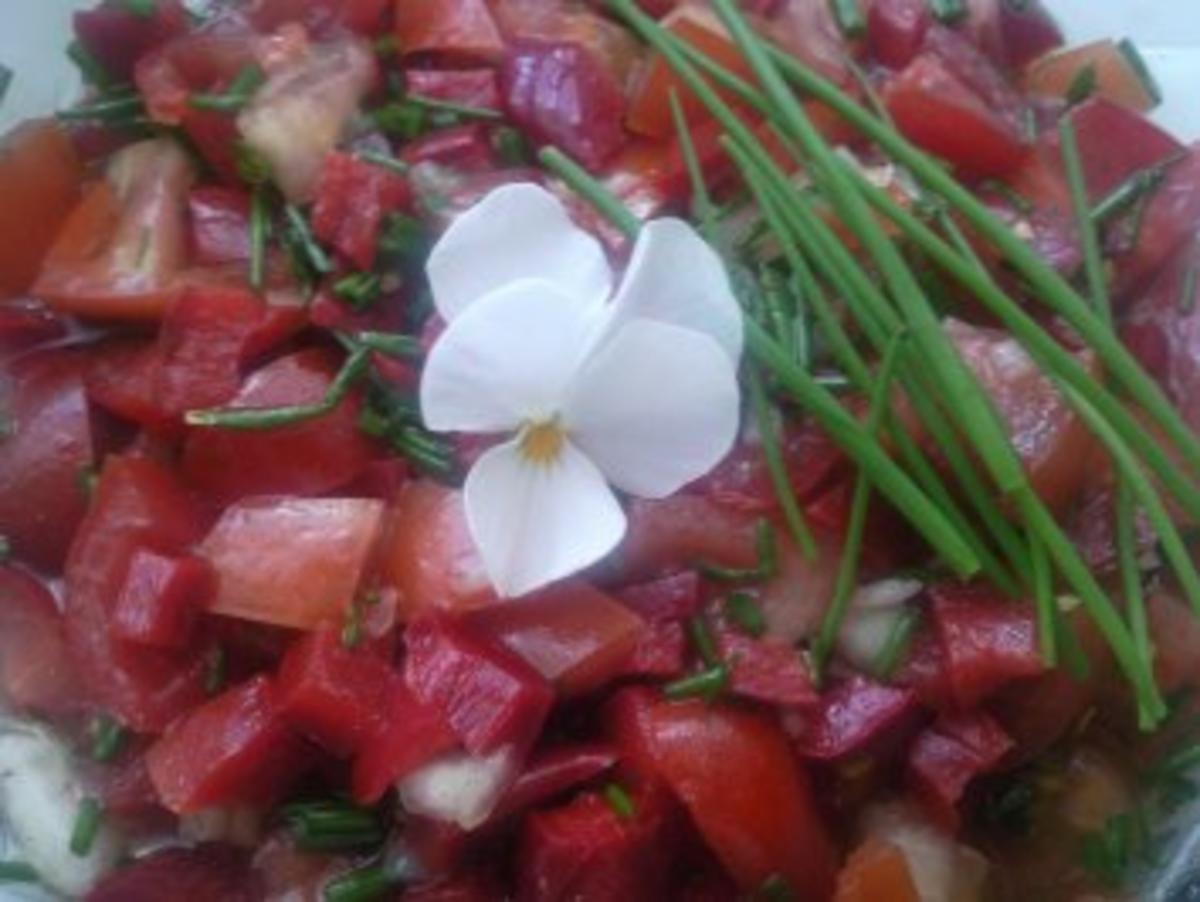 Tomaten-Paprika-Salat - Rezept mit Bild - kochbar.de