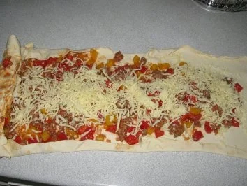 gefüllte Blätterteigrolle - Rezept