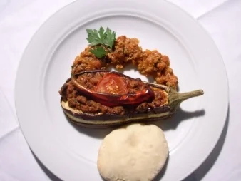 Aubergine "Istanbuler Sommerart" mit frischem Pitabrot - Rezept
