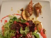 Rezept: Kaninchenfilet im Speckmantel dazu in Ahornsirup glasierten Apfelspalten und Salat mit Him Kaninchenfilet im Speckmantel dazu in Ahornsirup glasierten Apfelspalten und Salat mit Him - Rezept