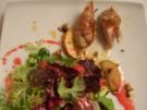 Kaninchenfilet im Speckmantel dazu in Ahornsirup glasierten Apfelspalten und Salat mit Him - Rezept
