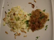 Steinbutt mit Pinienkernkruste auf süßsaurem Chinakohlsalat mit Mandarinen und Ananas - Rezept