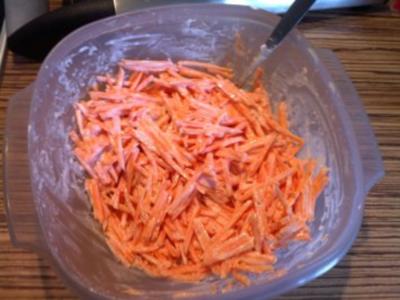 "SALAT" Karottensalat mit Frischkäse-Meerrettich-Dressing - Rezept