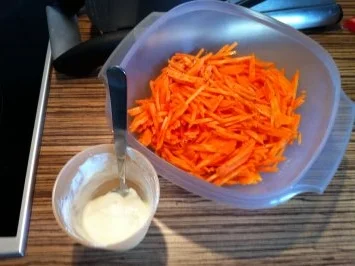"SALAT" Karottensalat mit Frischkäse-Meerrettich-Dressing - Rezept - Bild Nr. 3