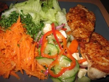 Gemischte Salatplatte mit Hähnchen und krossem Halloumikäse - Rezept - Bild Nr. 2