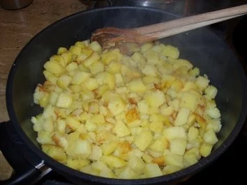 Rezept: D: Leberkäse mit Bratkartoffeln, Spinat und Spiegelei Bild Nr. 5 D: Leberkäse mit Bratkartoffeln, Spinat und Spiegelei - Rezept - Bild Nr. 5