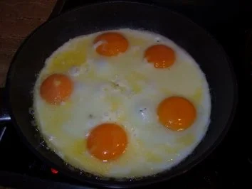 Rezept: D: Leberkäse mit Bratkartoffeln, Spinat und Spiegelei Bild Nr. 7 D: Leberkäse mit Bratkartoffeln, Spinat und Spiegelei - Rezept - Bild Nr. 7