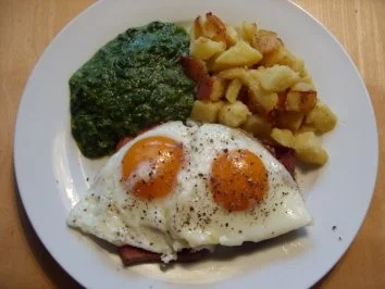 Rezept: D: Leberkäse mit Bratkartoffeln, Spinat und Spiegelei D: Leberkäse mit Bratkartoffeln, Spinat und Spiegelei - Rezept