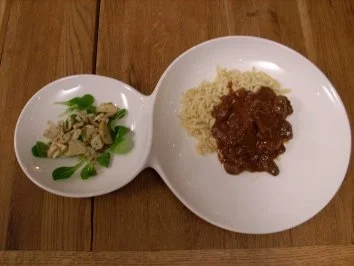 Rehragout mit Haselnuss-Spätzle an Kräuterseitling - Rezept