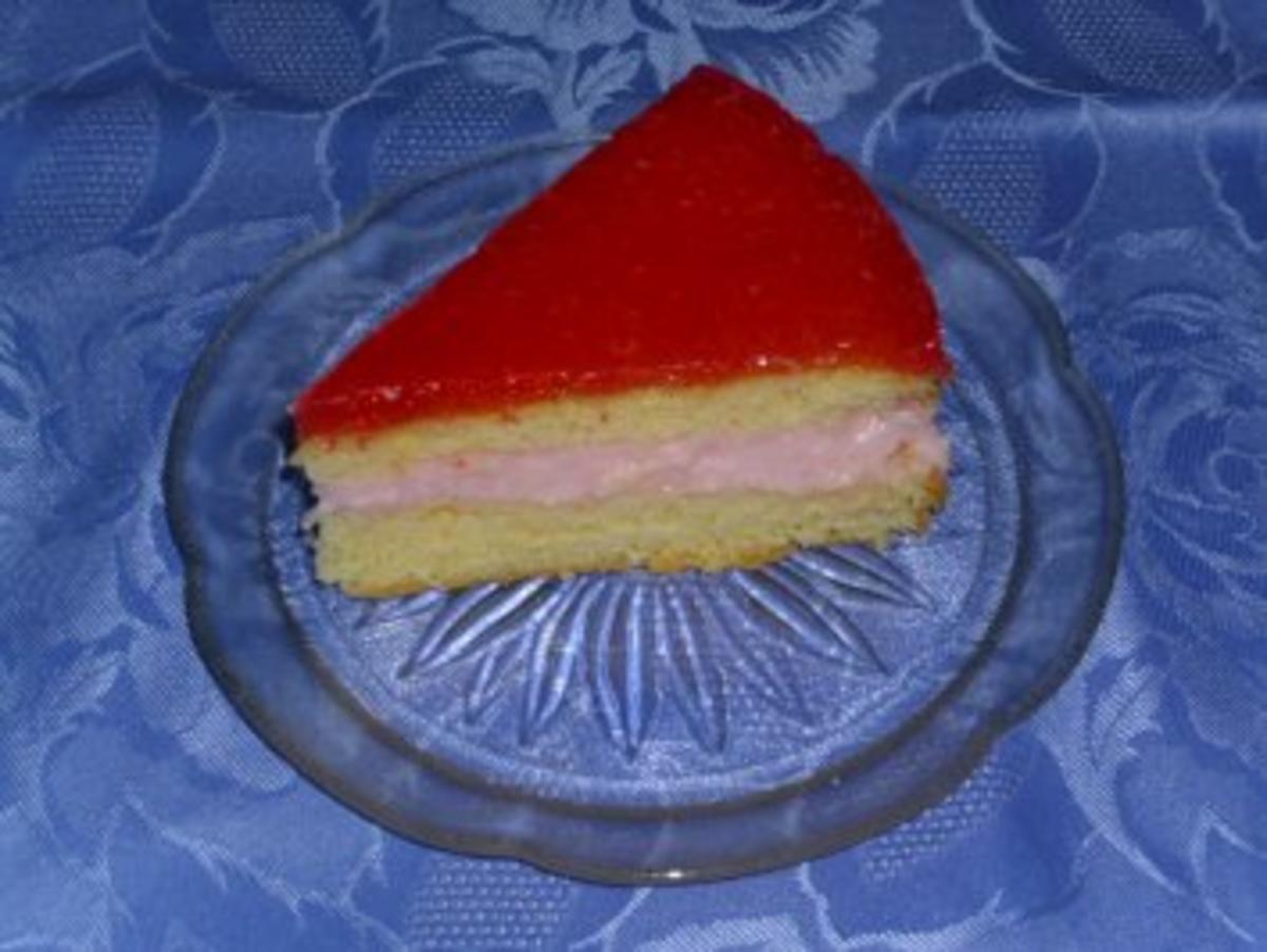 Erdbeerpudding Torte mit rotem Kokosguss - Rezept - Bild Nr. 2