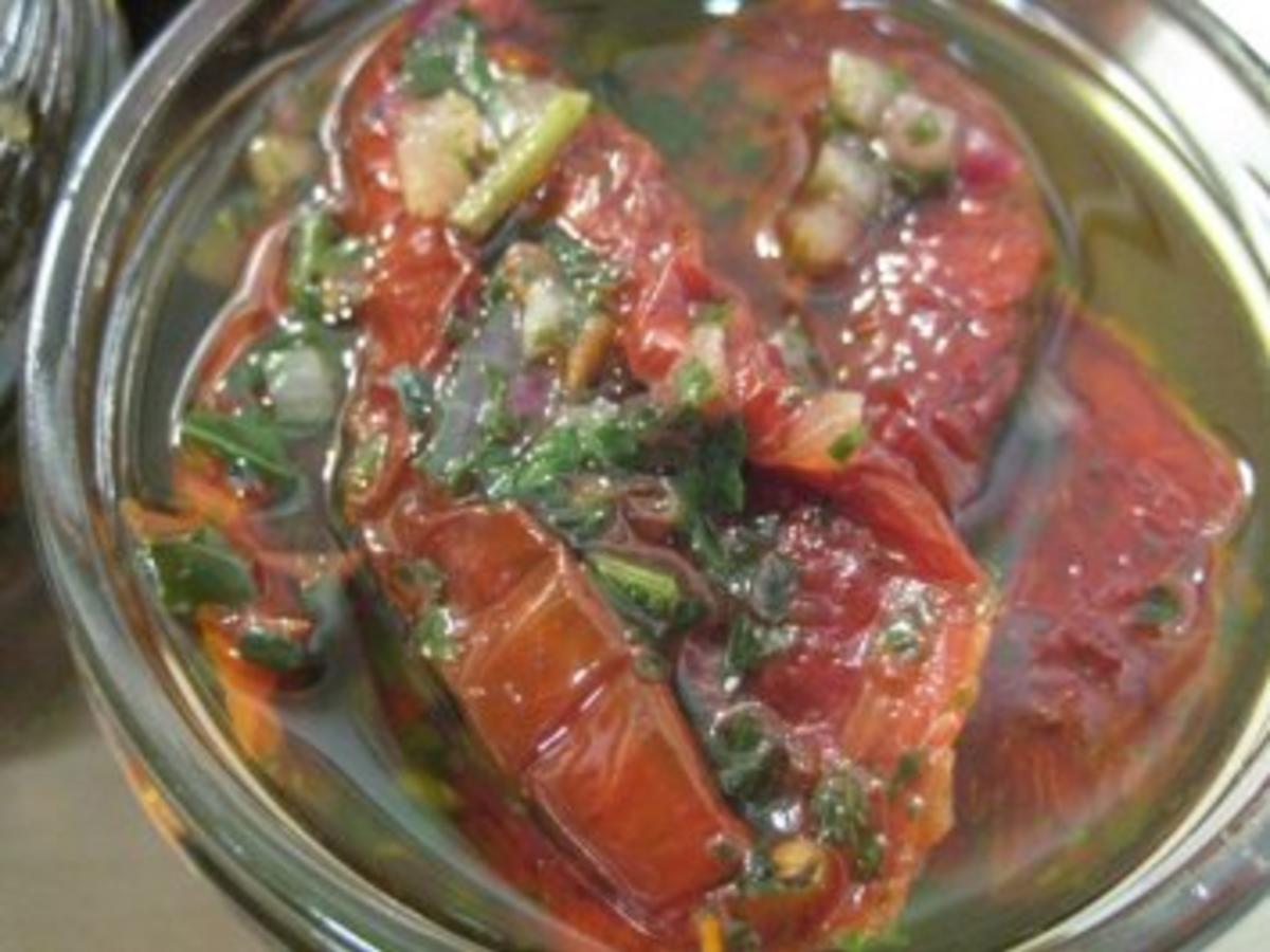 Getrocknete Tomaten lecker eingelegt - schnell &amp; einfach - 218 kcal/100g