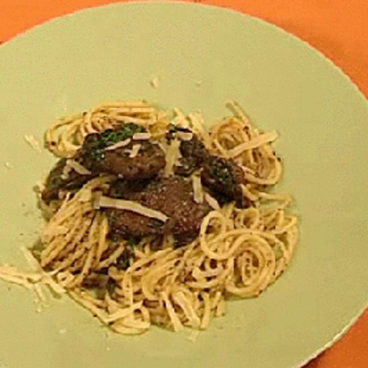 Spaghetti in Pilzbutter mit Geflügelleber - Rezept