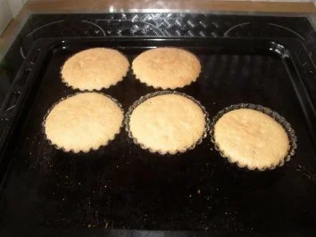 Rezept: Meine Erdbeertörtchen Bild Nr. 3 Meine Erdbeertörtchen - Rezept - Bild Nr. 3