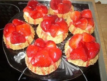 Rezept: Meine Erdbeertörtchen Bild Nr. 6 Meine Erdbeertörtchen - Rezept - Bild Nr. 6