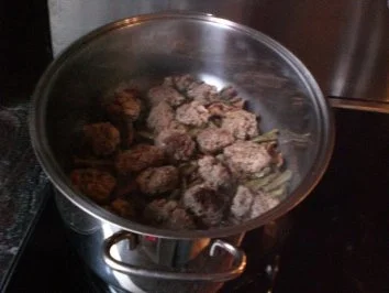 Hackbällchen-Schmortopf mit grünen Bohnen und Pfifferlingen - Rezept