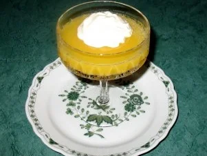 Dessert - Orangengelee mit Sahnetupfer - Rezept