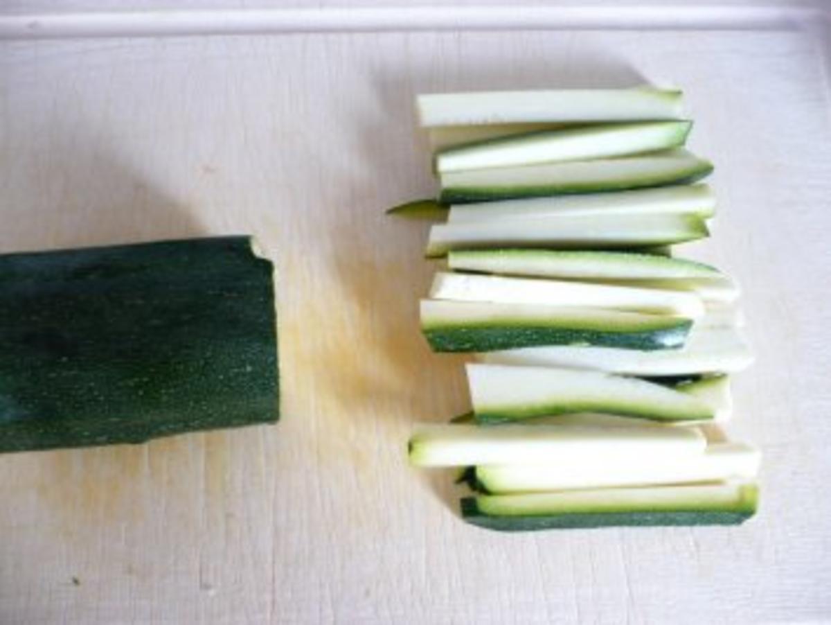 Putenröllchen auf Zucchini  - Möhren - Gemüse - Rezept - Bild Nr. 4