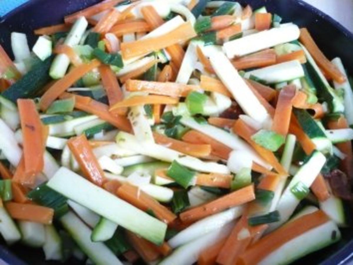 Putenröllchen auf Zucchini  - Möhren - Gemüse - Rezept - Bild Nr. 8