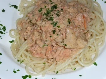 Blaulengfilet in Lachs-Dillsoße und ital. Pasta - Rezept