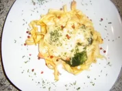 Nudelnester mit Broccili und Lachs - Rezept