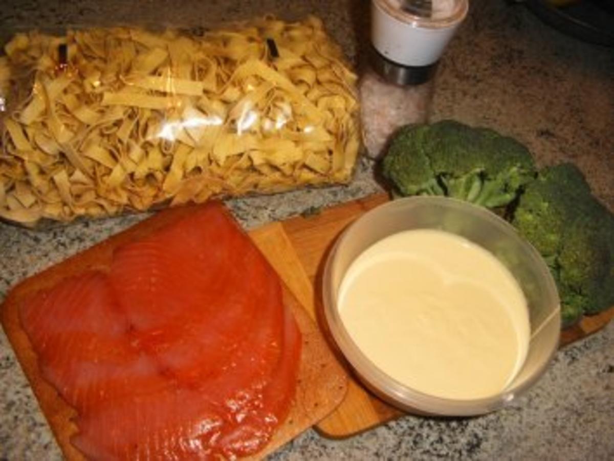 Nudelnester mit Broccili und Lachs - Rezept - Bild Nr. 2