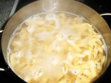 Nudelnester mit Broccili und Lachs - Rezept - Bild Nr. 5