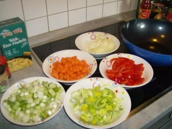 Rezept: Chinapfännchen mit Shrimps Bild Nr. 2 Chinapfännchen mit Shrimps - Rezept - Bild Nr. 2