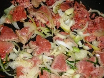 Traudl's Kas-Timbale à la Marcos zu Kalbsgeschnetzeltem mit Speck und Kraeutersahnesauce - Rezept - Bild Nr. 10