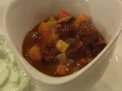 Wurstgulasch mit Gurkensalat à la Kleeberg - Rezept