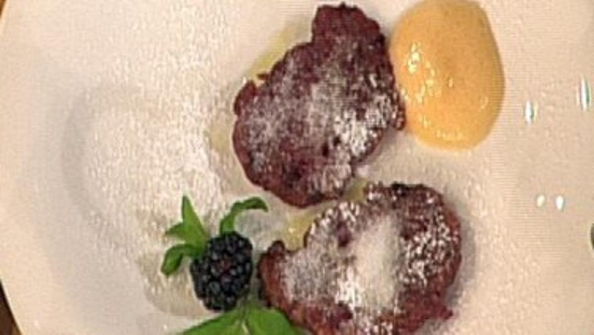Schwarzbeernocken mit Mandel-Zabaione (Katja Burkard) - Rezept
