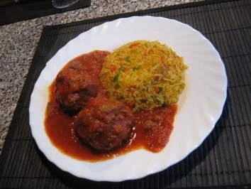 Hackfleischbällchen  in  Chili-Tomaten-Soße - Rezept